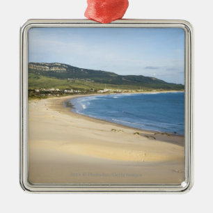 Küstenlinien-Strand entlang der Küste nahe Tarif Silbernes Ornament