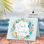 Küstenmeere und Seepferd Muscheln Feiertagskarte<br><div class="desc">Küste, Strand oder tropische Weihnachtskarte mit den Gruß SEAS UND GREETINGS in modernen handgeschriebenen Schrift Typografie und Aquarellfarben Seepferde, Seesterne, Muscheln und Ornamente in türkis, aquamarin, goldbraun und weiß mit Imitat Glitzer und Ihre individuelle Nachricht im Inneren. OPTIONEN: Das Beispiel wird auf der 4x5.6" Satinkarte angezeigt - 12x18 oder Matte...</div>
