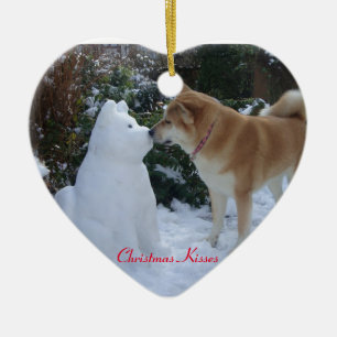 Kute Akita Kissing Snowman Akita Seasonfoto Keramikornament