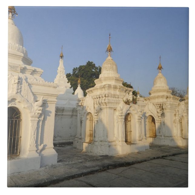 Kuthodaw Pagoda in Mandalay, bekannt als Fliese (Vorderseite)