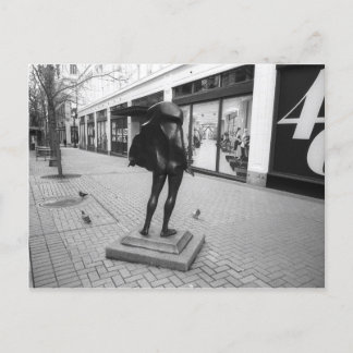 Kvinneakt und die Tauben Einladungspostkarte