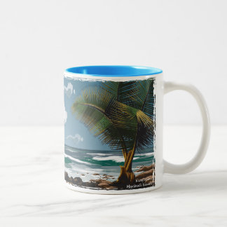Kwajalein, die Marshallinseln Palme und Strand Zweifarbige Tasse