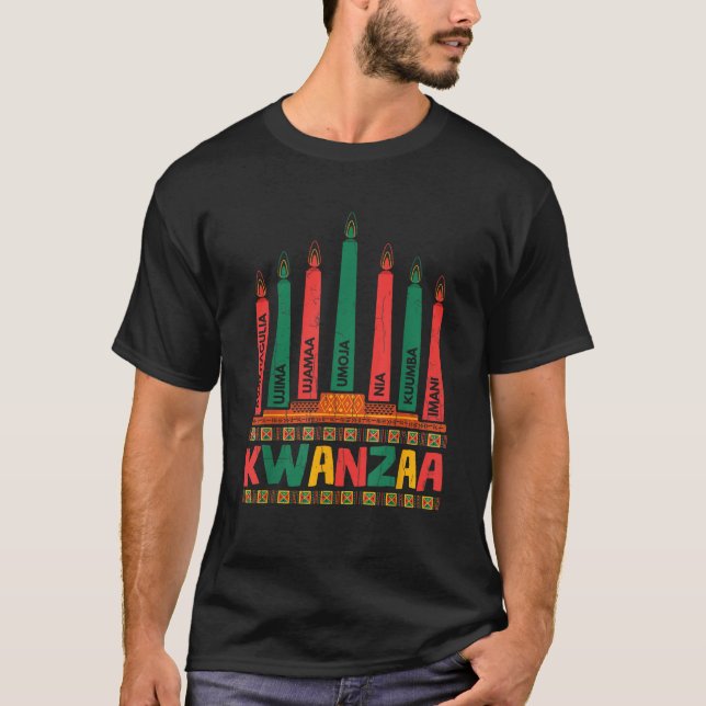 Kwanzaa Kinara Funny African American Celebration  T-Shirt (Vorderseite)