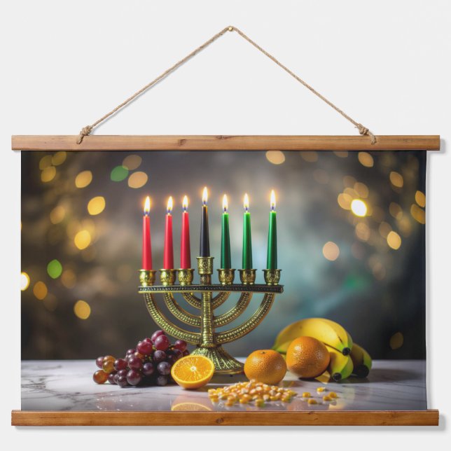 KWANZAA - KINARA -  WANDTEPPICH MIT HOLZRAHMEN (Vorne)