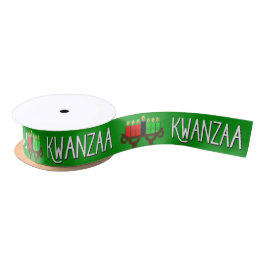 Kwanzaa mit Lit Kinara Candles auf Green Satinband