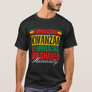 Kwanzaa zu akzeptieren ist unser gemeinsames Human T-Shirt
