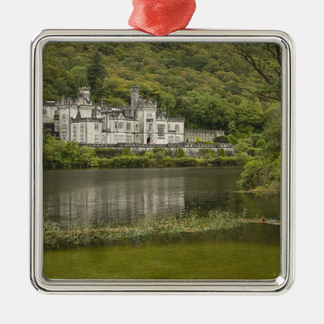 Kylemore Abbey, Landkreis Galway, Irland Silbernes Ornament (Vorne)