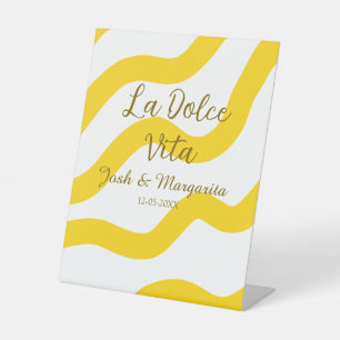 La Dolce Vita gelbe Hochzeitsgesellschaft Name Dat Sockelschild