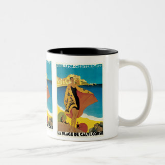 "La Plage de Calvi" Vintage Reiseposter Zweifarbige Tasse