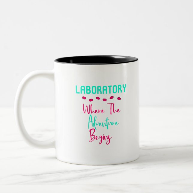 Labor, in dem das Abenteuer Spaß-LabradorTech Zweifarbige Tasse (Links)