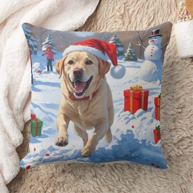 Labrador Hund läuft im Schnee mit Weihnachtshut Kissen (Decke)