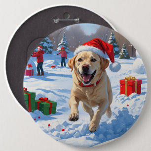 Labrador-Hund läuft im Schnee mit Weihnachtsmütze Button