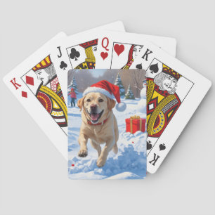 Labrador-Hund läuft im Schnee mit Weihnachtsmütze Spielkarten