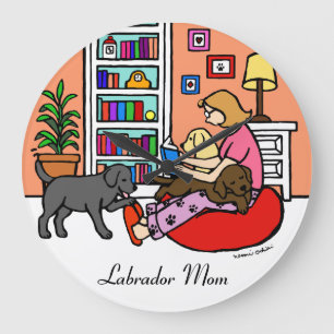 Labrador Mom Reading Große Wanduhr
