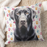 Labrador Retriever farbenfrohe Paw Prints Dog Love Kissen<br><div class="desc">Das Labrador Retriever Kissen ist die perfekte Ergänzung zur Wohngestaltung eines jeden Hundeliebhabers. Dieses Kissen ist in schwarz, gelb oder schokoladenbraunen Labradoren erhältlich und bietet farbenfrohe Pfotendrucke im Retro-Stil. Dieses Kissen ist für Arbeitsuchende, Züchter, Hundemütter und Väter gleichermaßen konzipiert und ist eine stilvolle Art, Ihre Liebe für diese geliebte Rasse...</div>