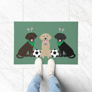 Labrador Retriever Hunde spielen Fußball Fußmatte