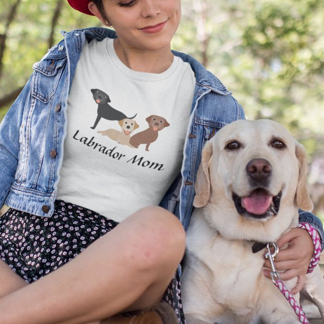 Labrador Retriever Mama Schokolade Schwarz Gelb T-Shirt (Von Creator hochgeladen)