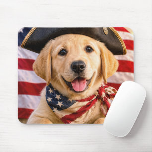 Labrador Retriever-Welpe mit Trikot-Hut Mousepad