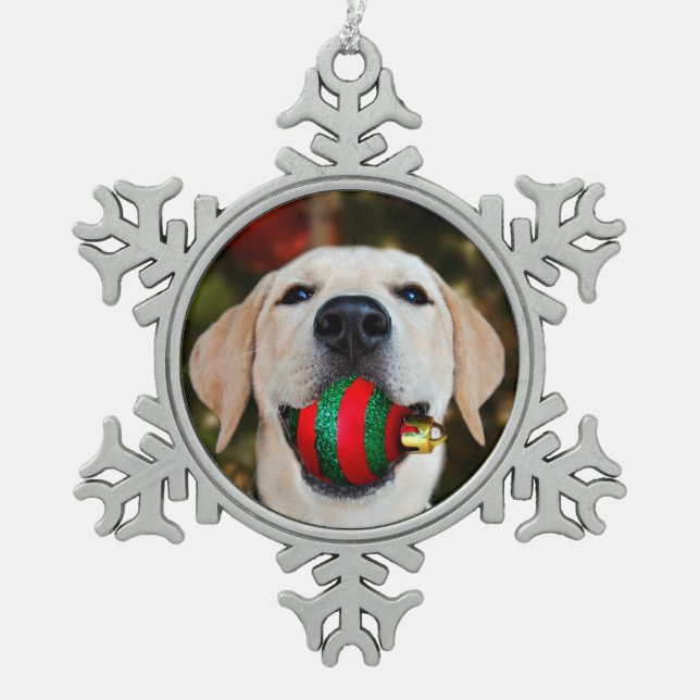 Labrador-Weihnachtsball Schneeflocken Zinn-Ornament (Vorderseite)