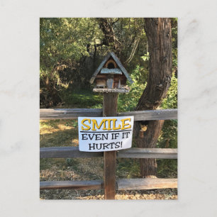 Lächeln, auch wenn es weh tut, Funny Sign Postkarte