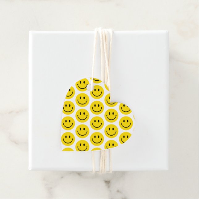 Lächeln Emoji Happy Yellow Schwarz-weiß Retro Fun Geschenkanhänger (Beispiel)
