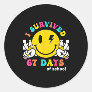 Lächeln Gesicht Ich überlebte 67 Tage Schule Runder Aufkleber