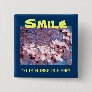 Lächeln Ihre Krankenschwester ist hier! Knöpfe Button