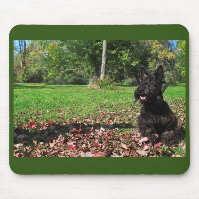 Lächeln in den Blättern Mousepad (Vorne)