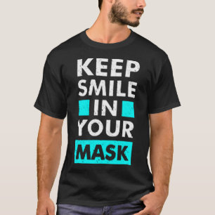 Lächeln in der Maske behalten T-Shirt