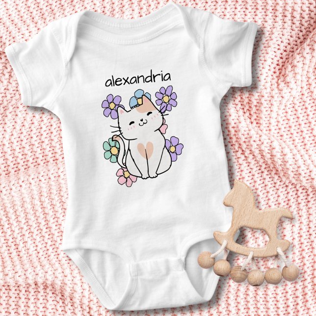 Lächeln Katze mit Blume Monogramm Baby Strampler (Von Creator hochgeladen)