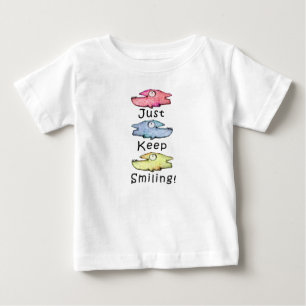 Lächeln Sie einfach weiter! Bunter zahniger Fisch Baby T-shirt