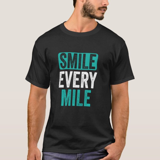 Lächeln Sie jeden lustigen Runner T-Shirt (Vorderseite)
