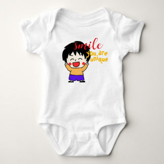 Lächeln Sie sind einzigartig – Süße Cartoon-Baby-B Baby Strampler
