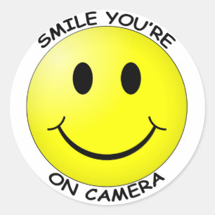 Lächeln sind Sie auf Kamera-rundem Aufkleber