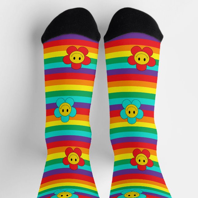 Lächeln von Emoji Daisies auf Regenbogenstreifen Socken (Oben)