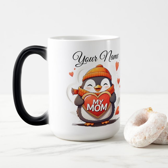 Lächelnd Pinguin hält Herzzeichen MEINE MAMA Verwandlungstasse (Mit Donut)