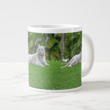 Lächelnd weiße Tiger und Palmen