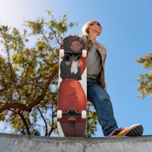 Lächelnde Anime-Frau Skateboard