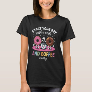 Lächelnde Donuts und Kaffeetasse für einen großart T-Shirt