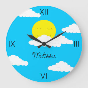 Lächelnde Sonne mit puffigen Wolken Große Wanduhr