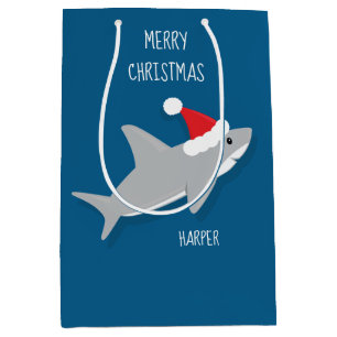 Lächelnder Cartoon Shark in Weihnachtsmannmütze Mittlere Geschenktüte