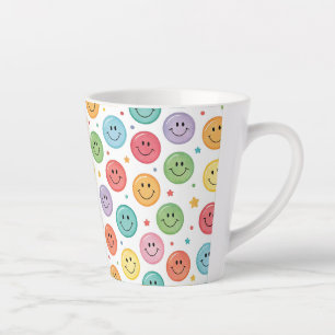 Lächelnder Emoji-Muster Milchtasse