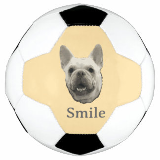 Lächelnder Französische Bulldogge Beige Fußball