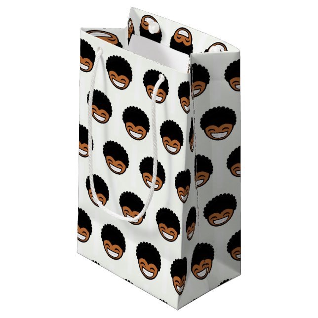 Lächelnder kleiner Afro Junge Kleine Geschenktüte (Vorderseite Schrägansicht)