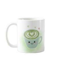 Lächelnder Matcha-Latte-Herz-Becher