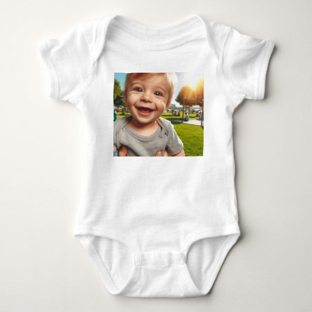 Lächelndes Baby T-Shirt Strampler (Vorderseite)