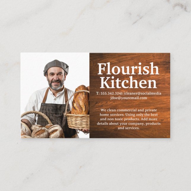 Lächelndes Baker mit gebackenem Brot Visitenkarte (Vorderseite)