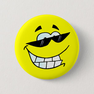 Lächelndes Gesicht in Sonnenbrille Button