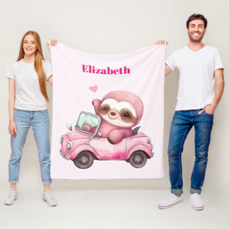 Lächelndes rosa Faultier, das ein Cabrio antreibt Fleecedecke