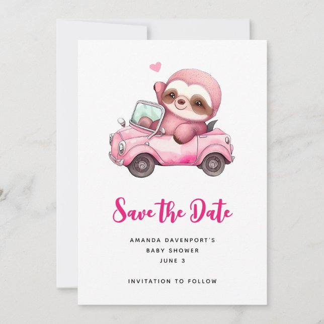 Lächelndes rosa Faultier, das ein Cabrio antreibt Save The Date (Vorderseite)
